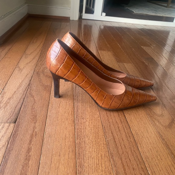 Ann Taylor Cognac Crocodile-Embossed Leather Pointed Toe Heels - Picture 1 of 4
